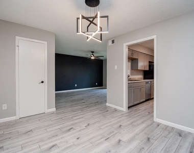 207 Granberry Street - Photo Thumbnail 18