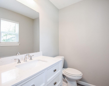 207 Granberry Street - Photo Thumbnail 7
