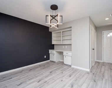 207 Granberry Street - Photo Thumbnail 17
