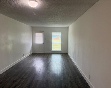707 S 2nd Street - Photo Thumbnail 5
