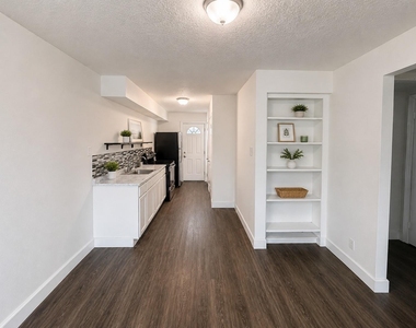 707 S 2nd Street - Photo Thumbnail 2