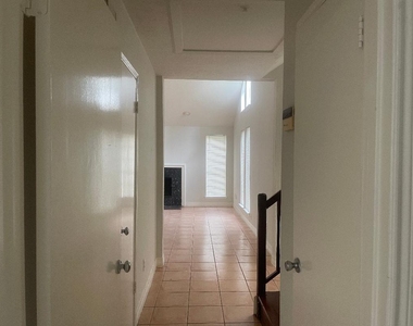 2127 Woodland Springs Street - Photo Thumbnail 10