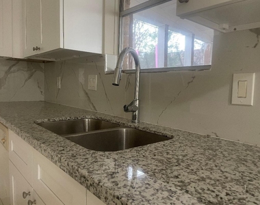 2127 Woodland Springs Street - Photo Thumbnail 7