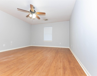 20106 Lakespire Drive - Photo Thumbnail 16