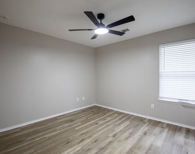 718 Remwick Drive - Photo Thumbnail 13