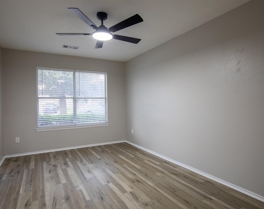 718 Remwick Drive - Photo Thumbnail 11