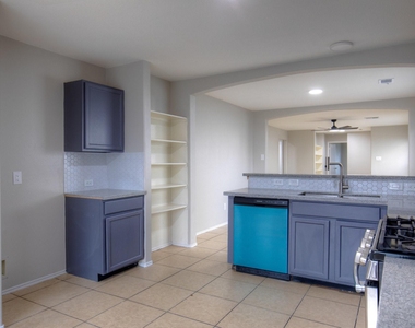 718 Remwick Drive - Photo Thumbnail 8