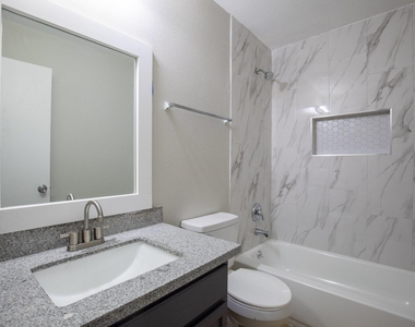 718 Remwick Drive - Photo Thumbnail 2