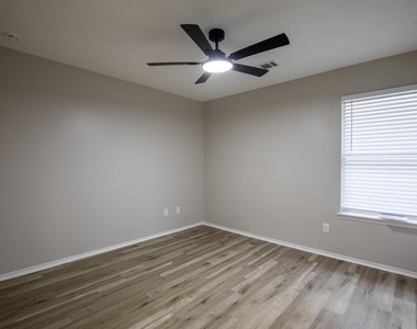 718 Remwick Drive - Photo Thumbnail 9