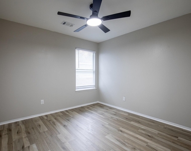 718 Remwick Drive - Photo Thumbnail 10