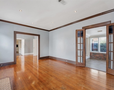 2511 Barbee Street - Photo Thumbnail 3