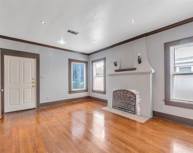 2511 Barbee Street - Photo Thumbnail 5