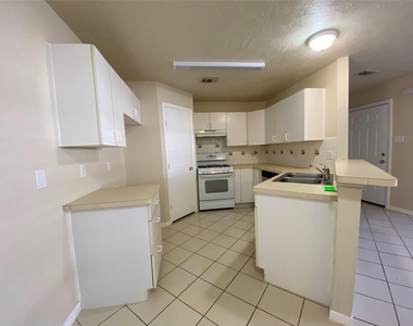 311 Willowick Street - Photo Thumbnail 6