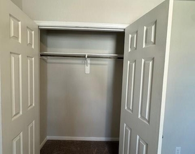 169 Camelot Place Court - Photo Thumbnail 12