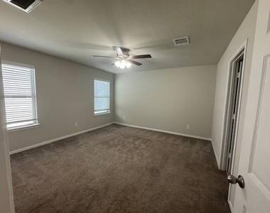 169 Camelot Place Court - Photo Thumbnail 11