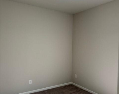 169 Camelot Place Court - Photo Thumbnail 17