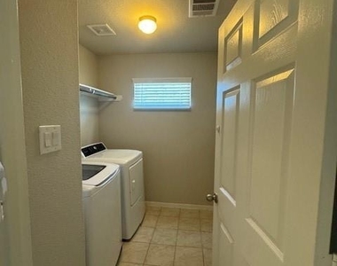 169 Camelot Place Court - Photo Thumbnail 14