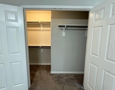 169 Camelot Place Court - Photo Thumbnail 10