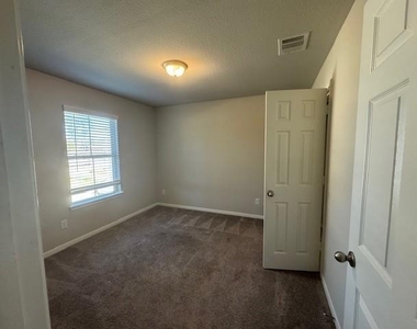 169 Camelot Place Court - Photo Thumbnail 13