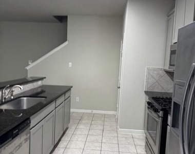 169 Camelot Place Court - Photo Thumbnail 4