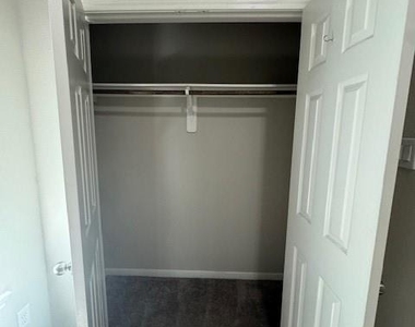 169 Camelot Place Court - Photo Thumbnail 16