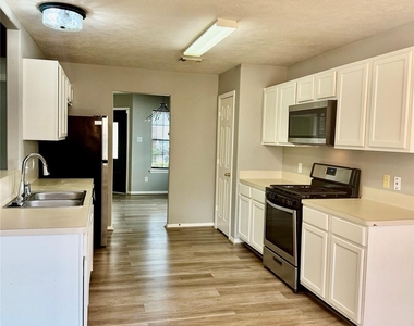 6506 Beeston Hill Drive - Photo Thumbnail 11