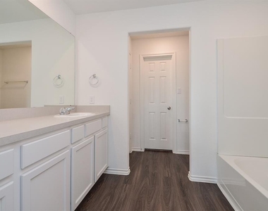 5434 Logan Dale Drive - Photo Thumbnail 11