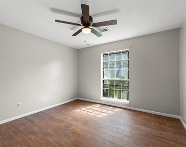8102 Renmark Lane - Photo Thumbnail 19