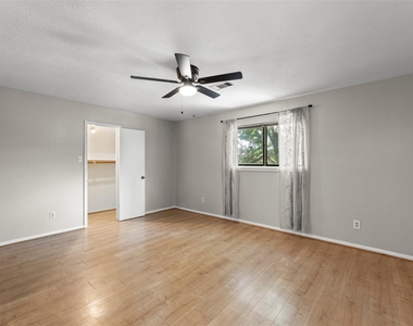 8102 Renmark Lane - Photo Thumbnail 20