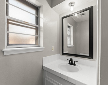 8102 Renmark Lane - Photo Thumbnail 14