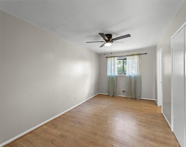 8102 Renmark Lane - Photo Thumbnail 23