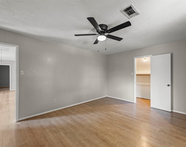 8102 Renmark Lane - Photo Thumbnail 22