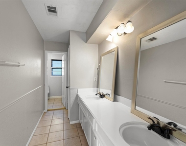 8102 Renmark Lane - Photo Thumbnail 21