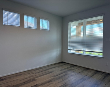 14024 Granger Pointe Lane - Photo Thumbnail 5