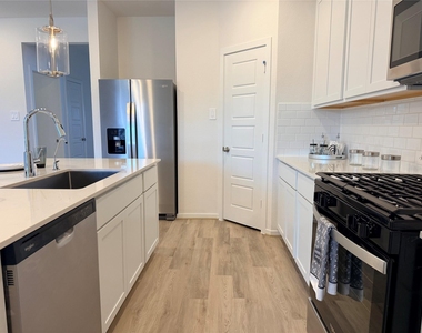 14024 Granger Pointe Lane - Photo Thumbnail 14