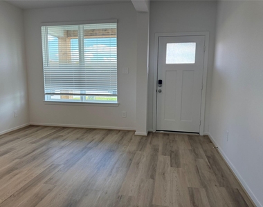 14024 Granger Pointe Lane - Photo Thumbnail 6