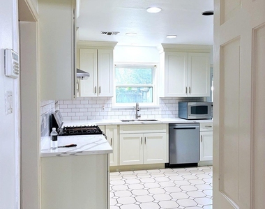 5617 Sw Flack Drive - Photo Thumbnail 4