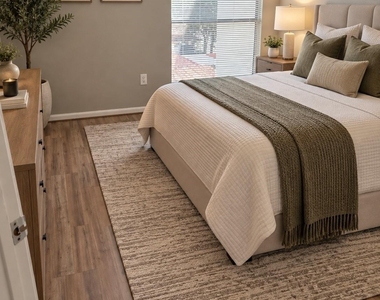 2816 S Bartell Drive - Photo Thumbnail 3