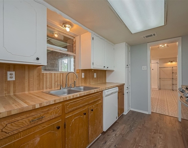 227 Glencairn Court - Photo Thumbnail 10