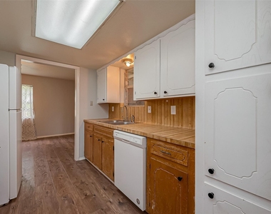 227 Glencairn Court - Photo Thumbnail 11