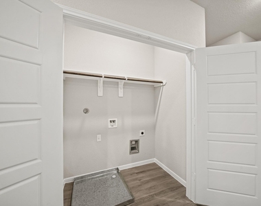 15023 Almeece Street - Photo Thumbnail 5