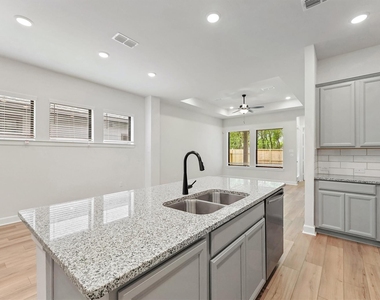 10518 William Park Drive - Photo Thumbnail 5