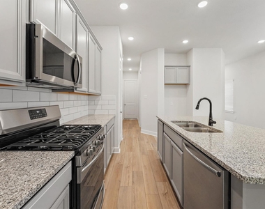10518 William Park Drive - Photo Thumbnail 6