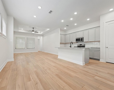10518 William Park Drive - Photo Thumbnail 1