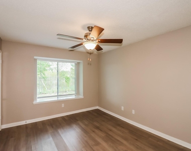 2714 Ashford Trail Drive - Photo Thumbnail 10