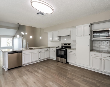 2714 Ashford Trail Drive - Photo Thumbnail 5