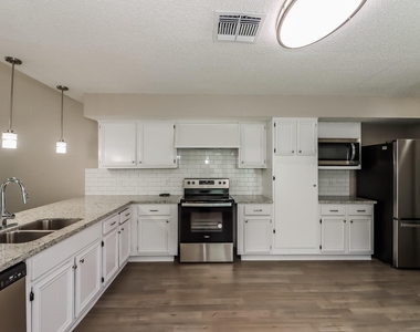 2714 Ashford Trail Drive - Photo Thumbnail 4