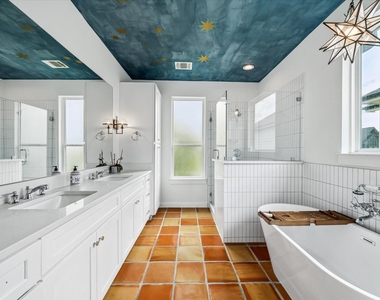 810 E 39th Street - Photo Thumbnail 7