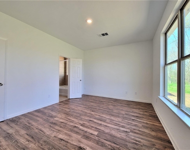 151 Island Boulevard - Photo Thumbnail 3