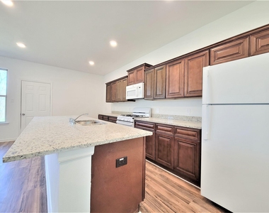 151 Island Boulevard - Photo Thumbnail 4